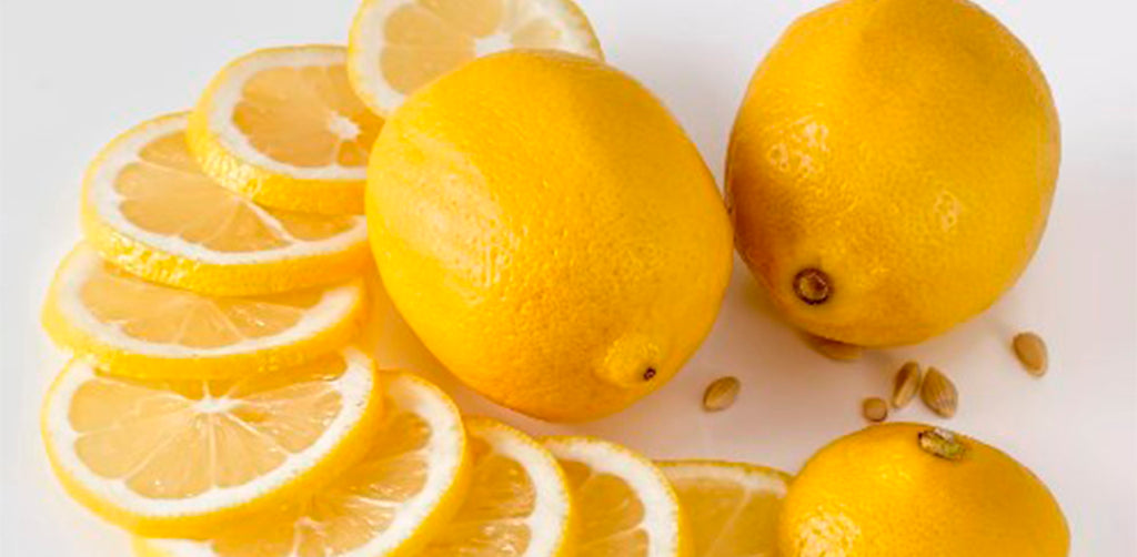 The Surprising Benefits of Hot Water and Lemon